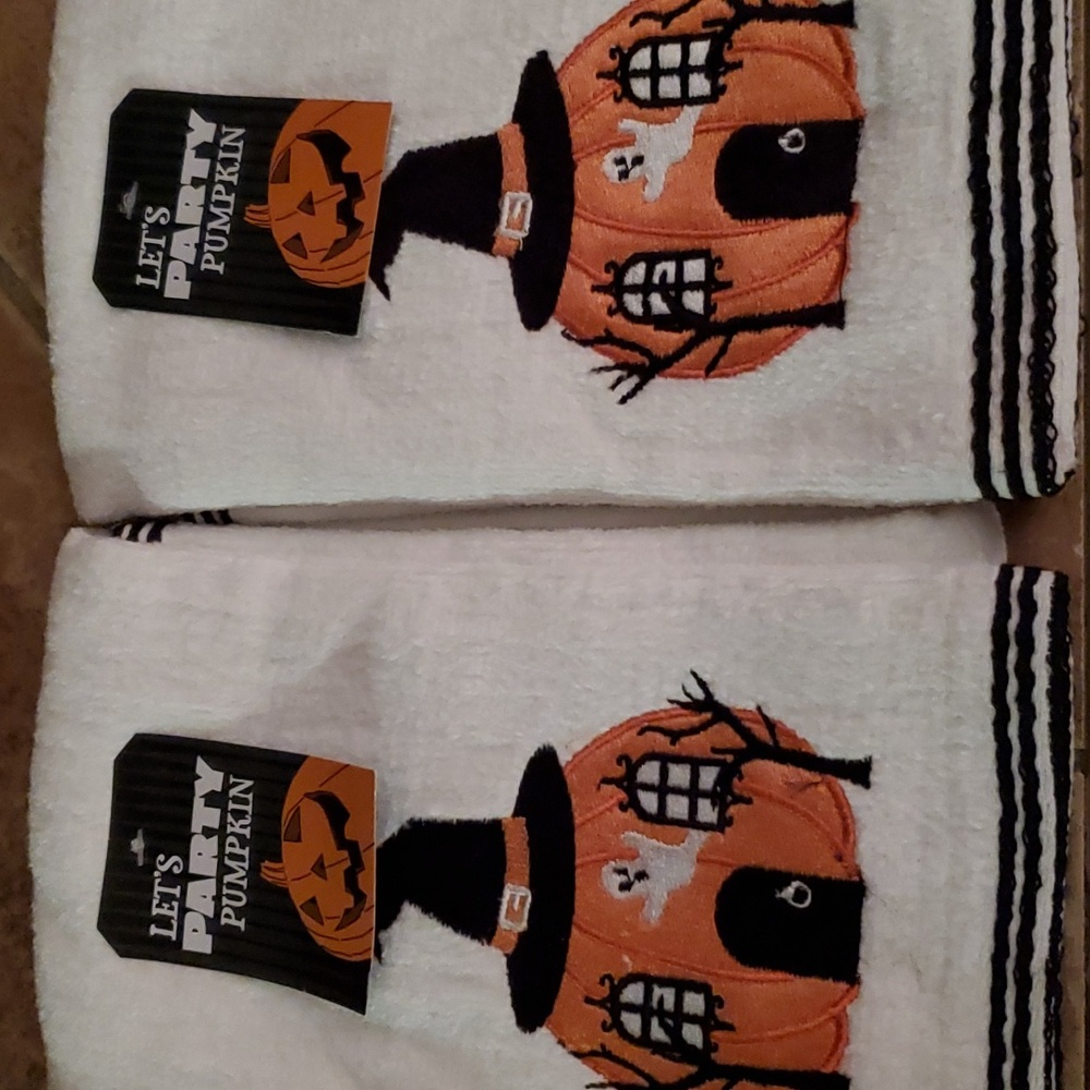 NWT  Halloween Embroidered Hand Towels